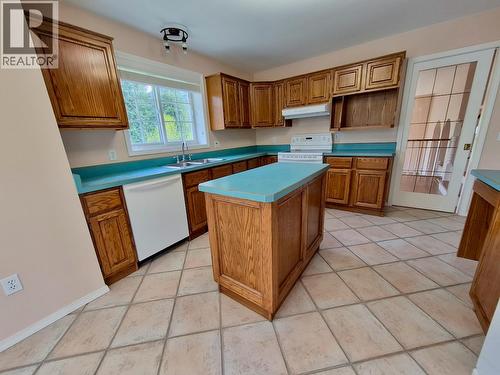 4339 View Ridge Road, Bonnington, BC - Indoor Photo Showing Kitchen