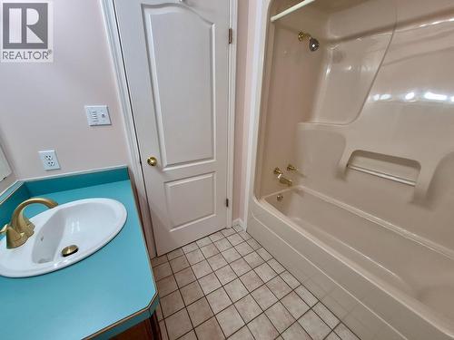 4339 View Ridge Road, Bonnington, BC - Indoor Photo Showing Bathroom