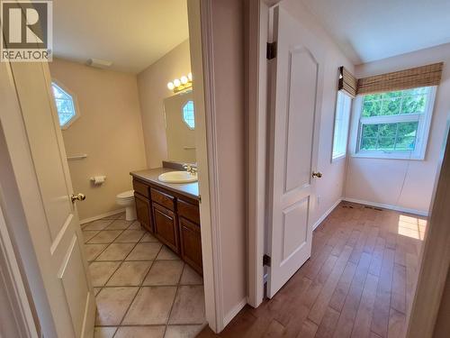 4339 View Ridge Road, Bonnington, BC - Indoor Photo Showing Bathroom