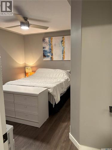 412 5Th Street Ne, Ituna, SK - Indoor Photo Showing Bedroom