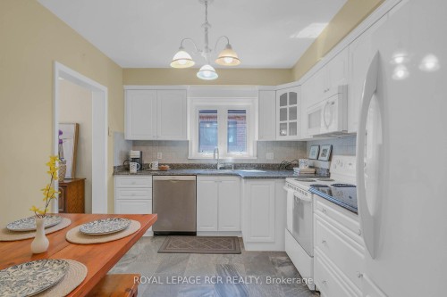 32 Beacon Road, Toronto, ON - Indoor Photo Showing Kitchen