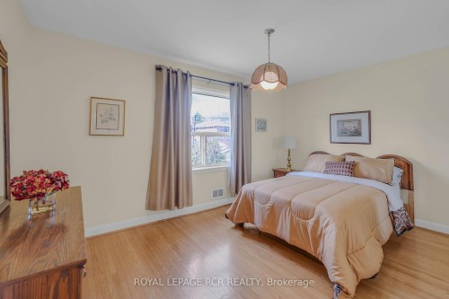 32 Beacon Road, Toronto, ON - Indoor Photo Showing Bedroom