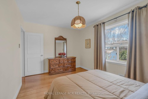 32 Beacon Road, Toronto, ON - Indoor Photo Showing Bedroom