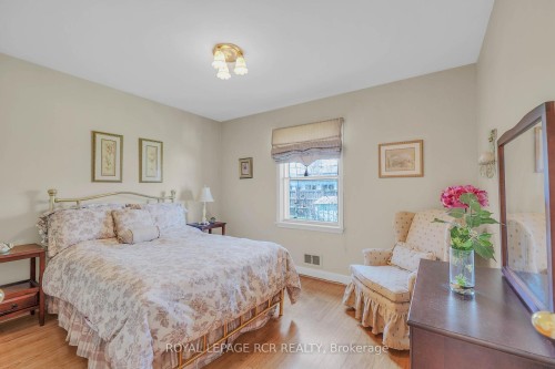 32 Beacon Road, Toronto, ON - Indoor Photo Showing Bedroom