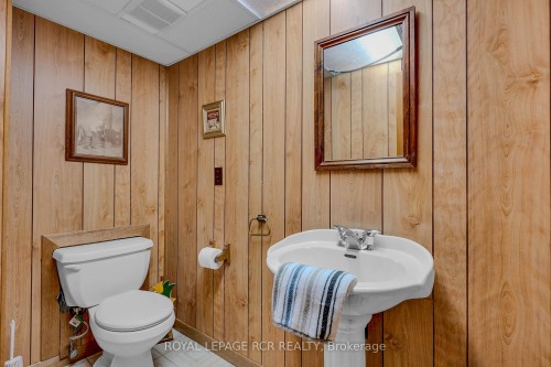 32 Beacon Road, Toronto, ON - Indoor Photo Showing Bathroom