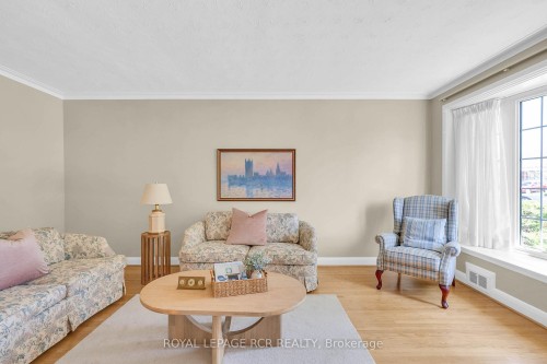 32 Beacon Road, Toronto, ON - Indoor Photo Showing Living Room