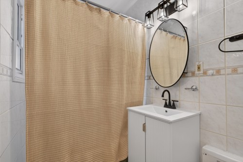 Salle de bains - 4927 Av. Draper, Montréal (Côte-Des-Neiges/Notre-Dame-De-Grâce), QC - Indoor Photo Showing Bathroom