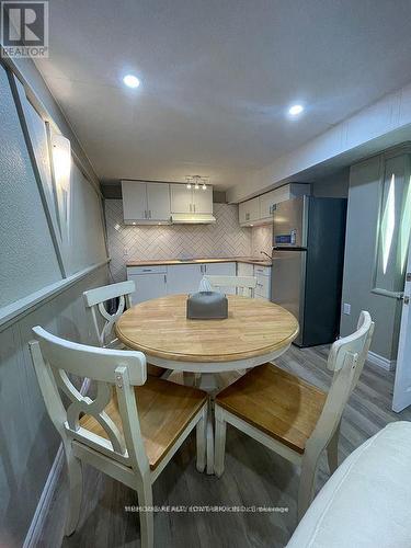 2403 Barclay Road, Burlington, ON - Indoor Photo Showing Dining Room
