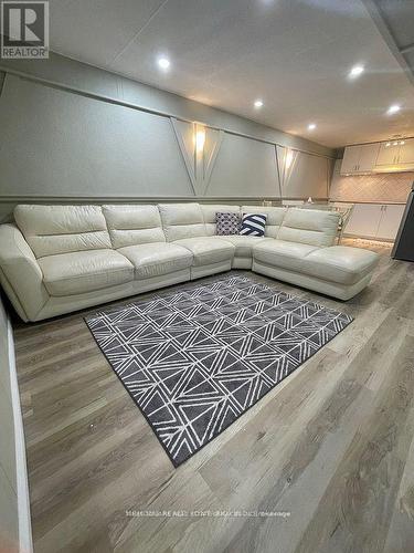 2403 Barclay Road, Burlington, ON - Indoor