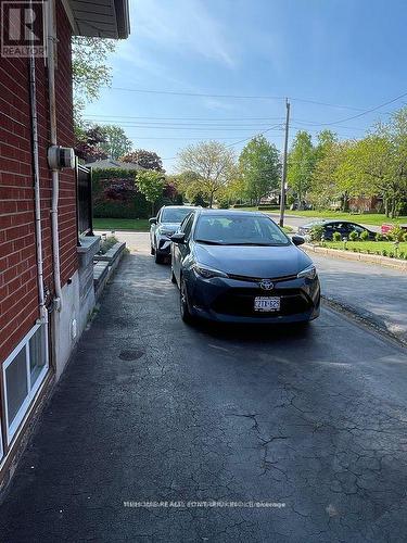 2403 Barclay Road, Burlington, ON - Outdoor