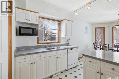 3232 Thames Crescent E, Regina, SK - Indoor Photo Showing Kitchen With Double Sink