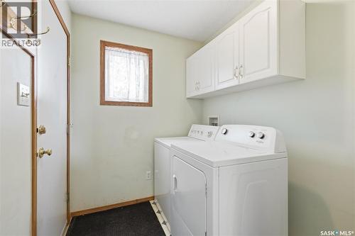 3232 Thames Crescent E, Regina, SK - Indoor Photo Showing Laundry Room
