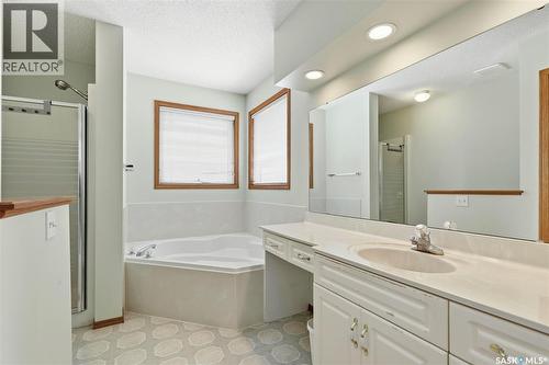 3232 Thames Crescent E, Regina, SK - Indoor Photo Showing Bathroom