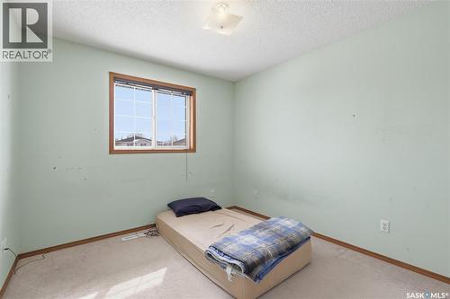 3232 Thames Crescent E, Regina, SK - Indoor