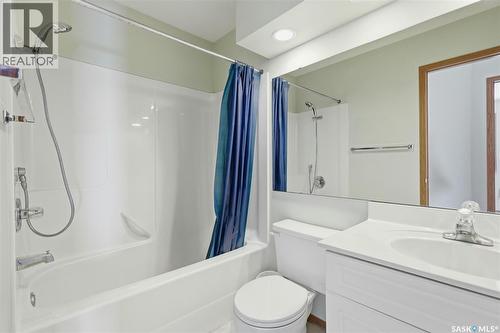 3232 Thames Crescent E, Regina, SK - Indoor Photo Showing Bathroom