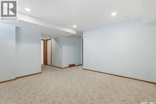 3232 Thames Crescent E, Regina, SK - Indoor