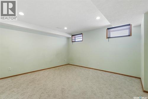 3232 Thames Crescent E, Regina, SK - Indoor