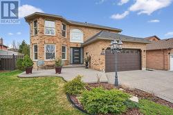 6 REGAL DRIVE  Hamilton, ON L8W 2P4
