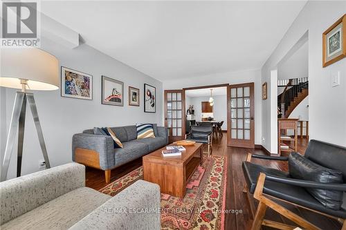 6 Regal Drive, Hamilton, ON - Indoor Photo Showing Living Room