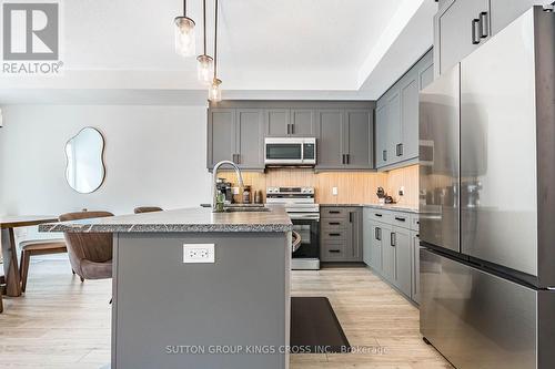 79 - 143 Elgin Street N, Cambridge, ON - Indoor Photo Showing Kitchen With Upgraded Kitchen