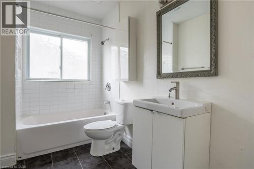 11 Proctor Boulevard Unit# 3, Hamilton, ON - Indoor Photo Showing Bathroom