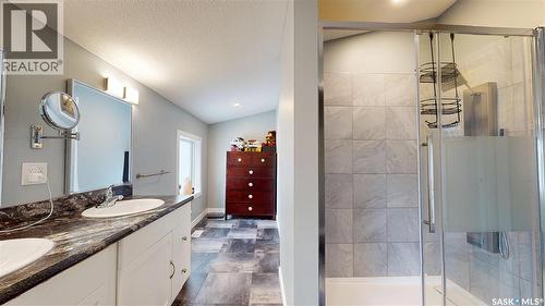 60 Charles Crescent, Regina, SK - Indoor Photo Showing Bathroom