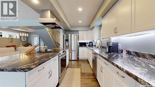 60 Charles Crescent, Regina, SK - Indoor Photo Showing Kitchen With Upgraded Kitchen