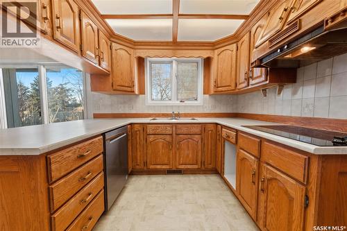 215 Mallin Crescent, Saskatoon, SK - Indoor Photo Showing Kitchen