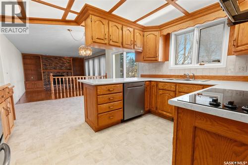 215 Mallin Crescent, Saskatoon, SK - Indoor Photo Showing Kitchen