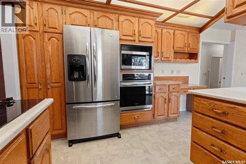 215 Mallin Crescent, Saskatoon, SK - Indoor Photo Showing Kitchen