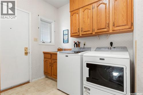 215 Mallin Crescent, Saskatoon, SK - Indoor Photo Showing Laundry Room