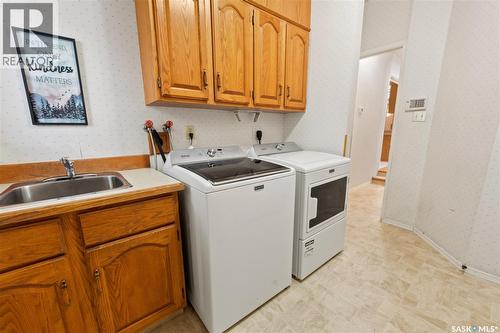 215 Mallin Crescent, Saskatoon, SK - Indoor Photo Showing Laundry Room