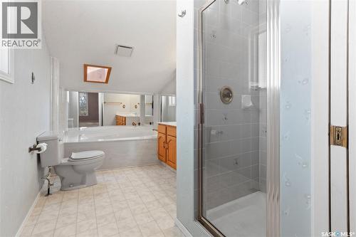 215 Mallin Crescent, Saskatoon, SK - Indoor Photo Showing Bathroom