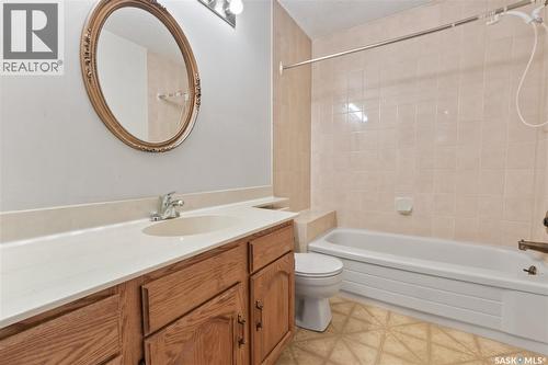 215 Mallin Crescent, Saskatoon, SK - Indoor Photo Showing Bathroom