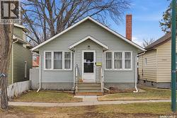 1306 C AVENUE N  Saskatoon, SK S7L 1K8