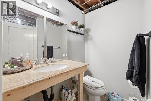 1306 C Avenue N, Saskatoon, SK - Indoor Photo Showing Bathroom