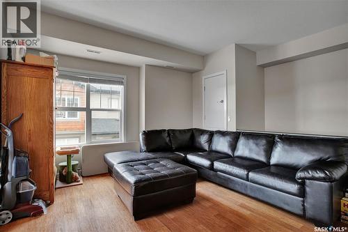 312 1015 Patrick Crescent, Saskatoon, SK - Indoor Photo Showing Living Room