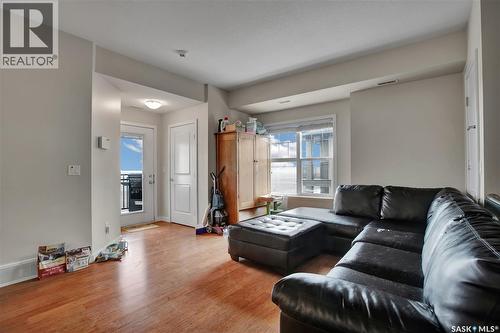 312 1015 Patrick Crescent, Saskatoon, SK - Indoor Photo Showing Living Room