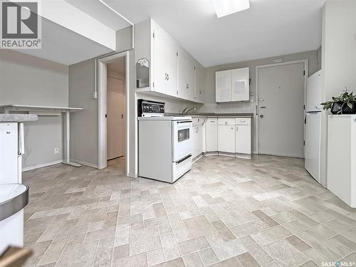 235 Sidney Street E, Swift Current, SK - Indoor Photo Showing Kitchen