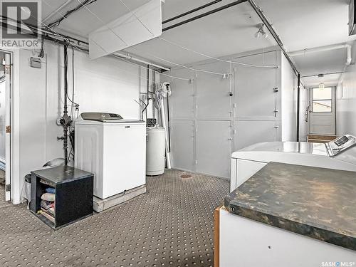 235 Sidney Street E, Swift Current, SK - Indoor Photo Showing Laundry Room
