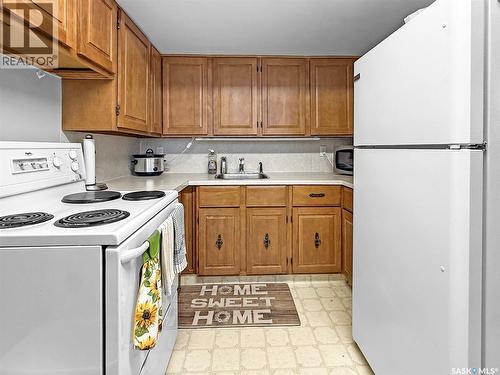 235 Sidney Street E, Swift Current, SK - Indoor Photo Showing Kitchen