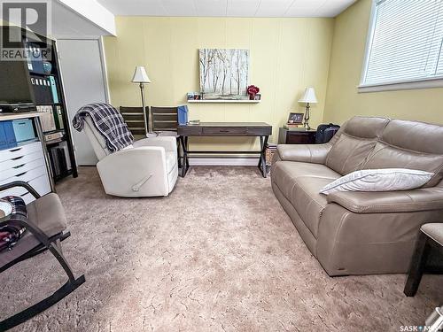 235 Sidney Street E, Swift Current, SK - Indoor