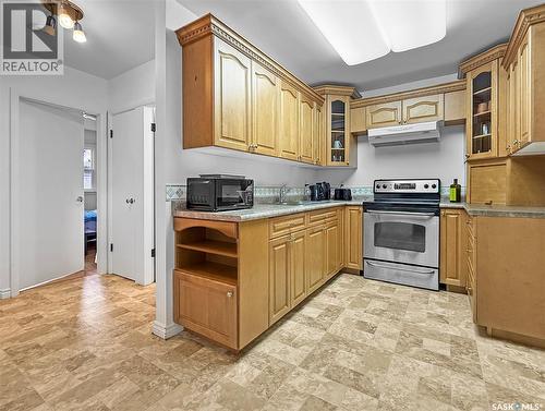 235 Sidney Street E, Swift Current, SK - Indoor Photo Showing Kitchen