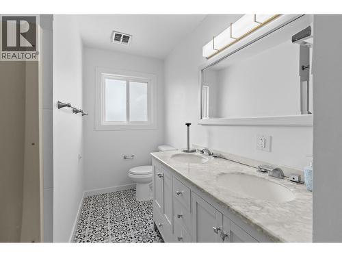2618 Thacker Drive, West Kelowna, BC - Indoor Photo Showing Bathroom