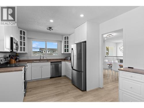 2618 Thacker Drive, West Kelowna, BC - Indoor Photo Showing Kitchen