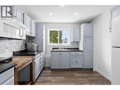 2618 Thacker Drive, West Kelowna, BC - Indoor Photo Showing Kitchen