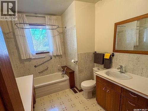 402 Fourth Street, Kipling, SK - Indoor Photo Showing Bathroom