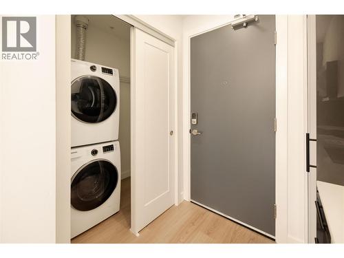 1380 Pridham Avenue Unit# 415, Kelowna, BC - Indoor Photo Showing Laundry Room