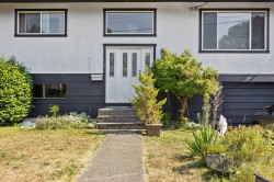 648 22nd St Courtenay, BC V9N 6L1