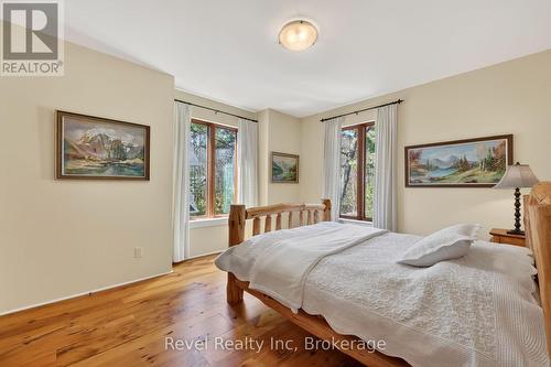 12 Walker Road, Tiny, ON - Indoor Photo Showing Bedroom